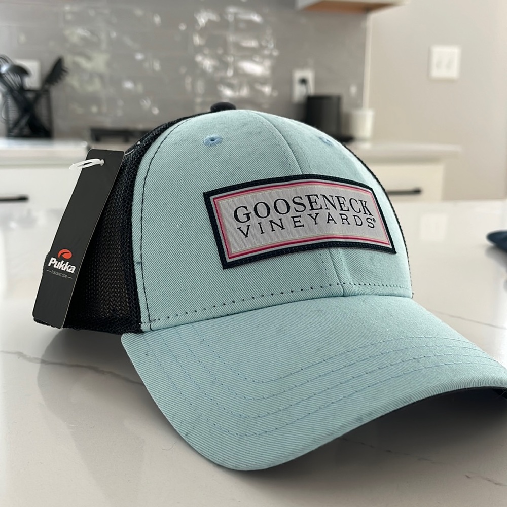 New with tags gooseneck vineyards hat